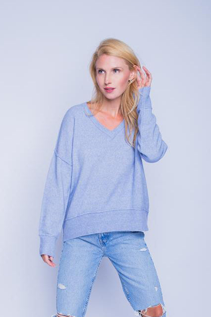 Emily van den Bergh - Oversized V- Neck light blue